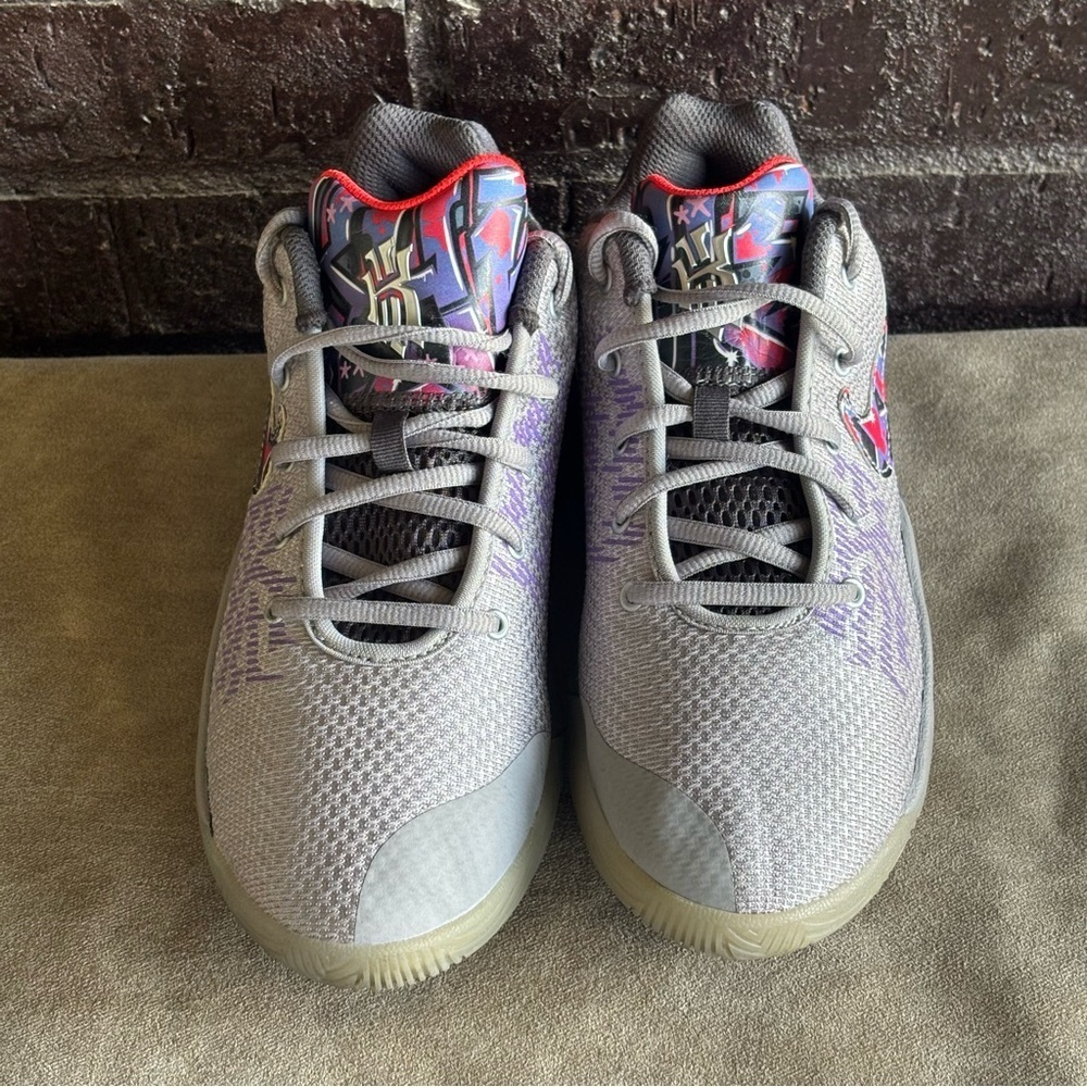 Nike Kyrie Flytrap Boys Sz 6Y Gray Purple Shoes Sneakers - Picture 2 of 8